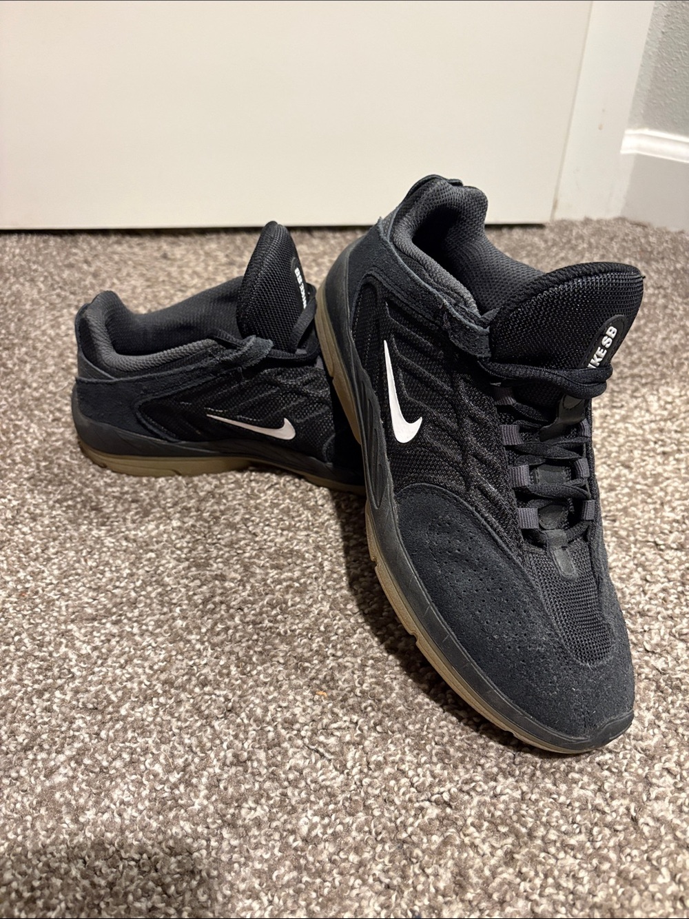 Nike Black & Gum Low-Top Athletic Skate Shoes